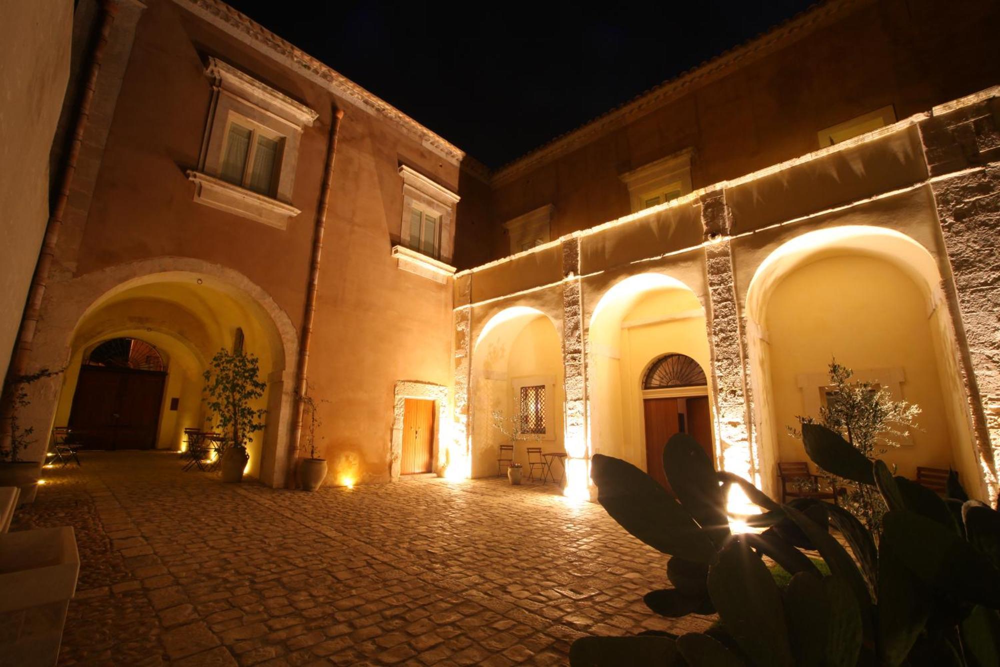 Palazzo Gambuzza Aparthotel Ispica Buitenkant foto
