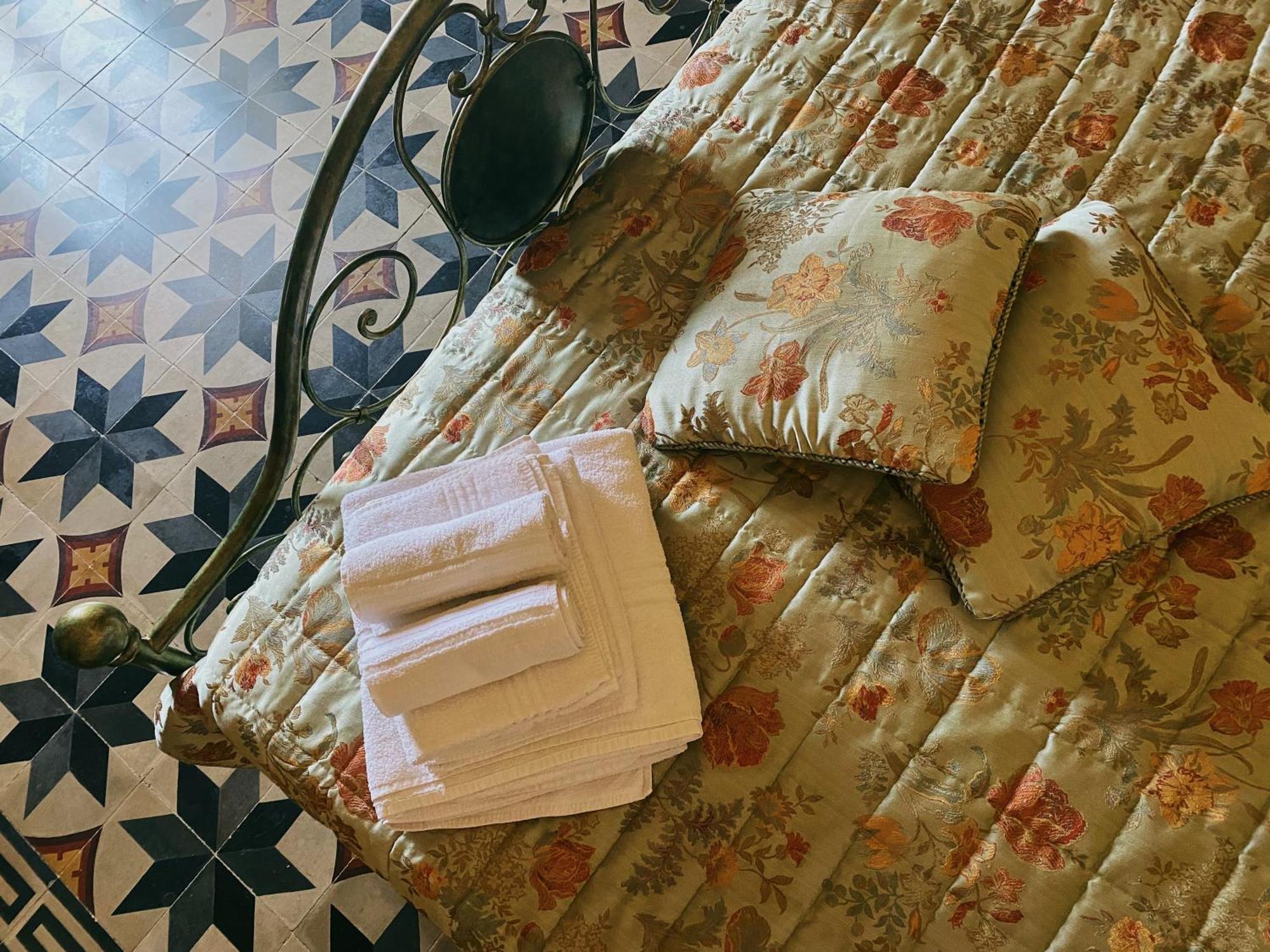 Palazzo Gambuzza Aparthotel Ispica Kamer foto